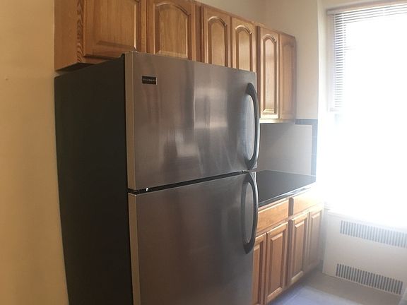 2nd image of 2249 Ocean Ave #4