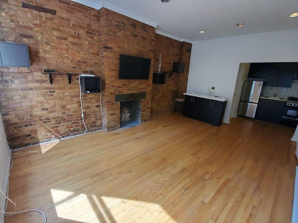 1st image of 245 E 81st St #2