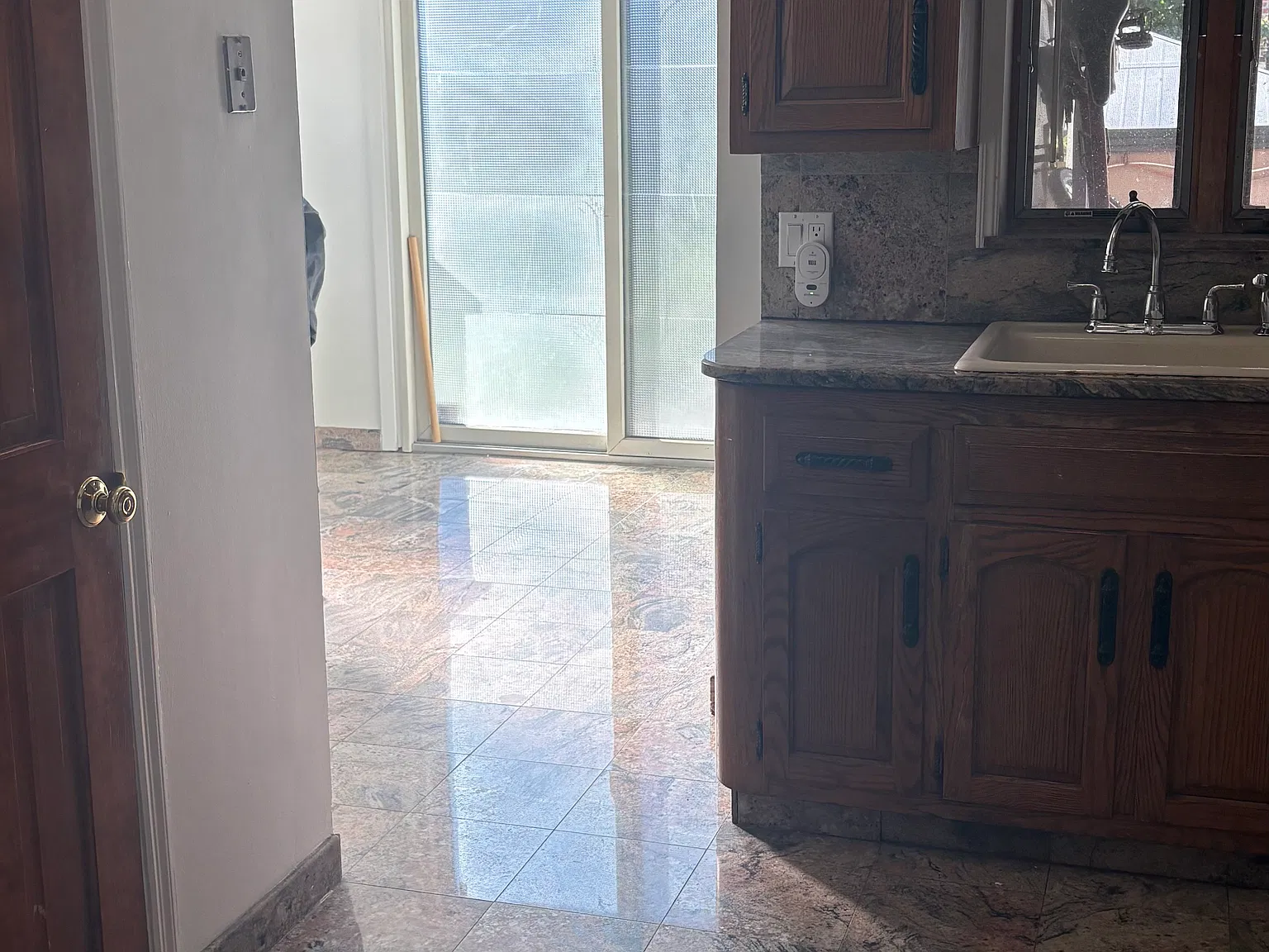 2 bed, 700 sqft, $2,600 — Photo 2