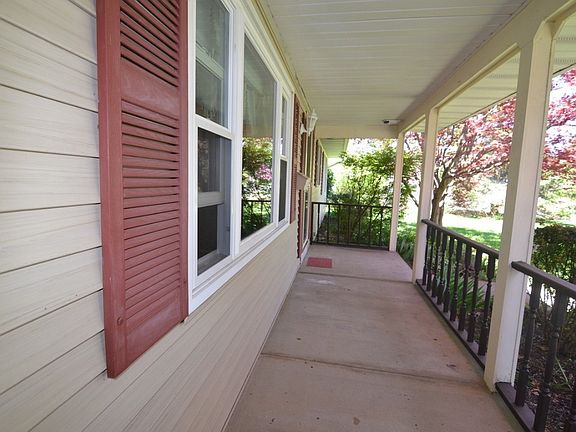 3rd image of 837 Debonair Dr