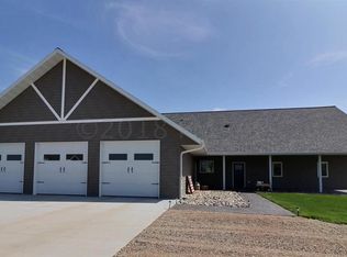 7146 37th St N, Moorhead, MN