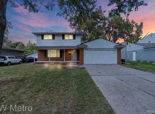 29961 Rock Creek Dr, Southfield, MI 48076