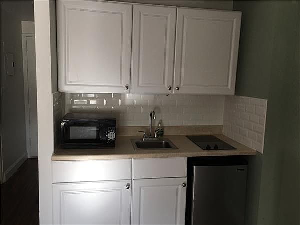 2nd image of 440 W 41st St APT 7E