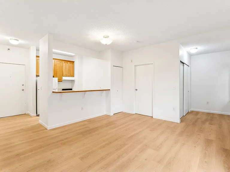 Pine Street Apartments — Photo 6