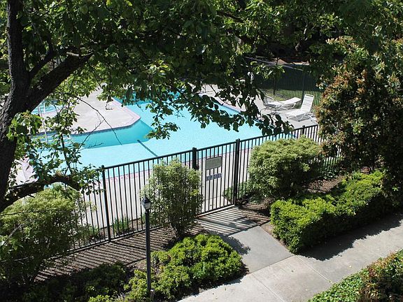2nd image of 233 Del Monte Ln