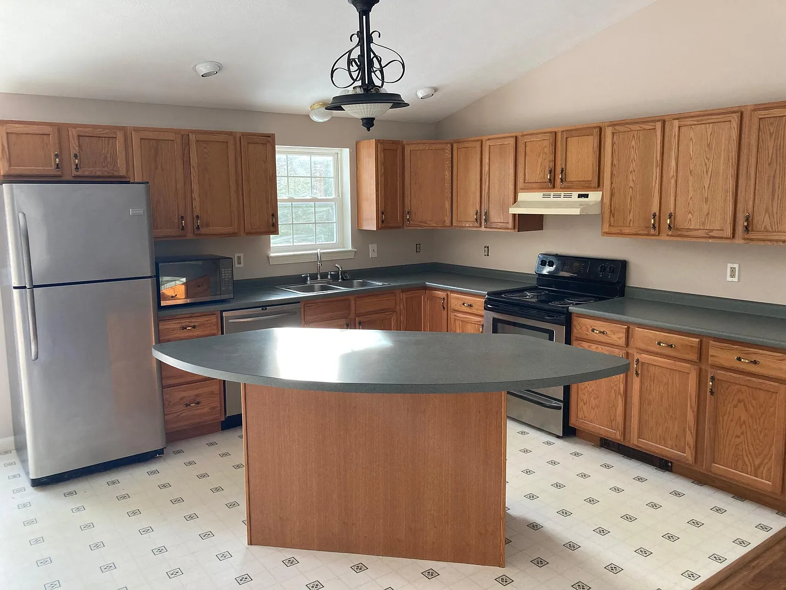 3 bed, 1268 sqft, $2,500 — Photo 3