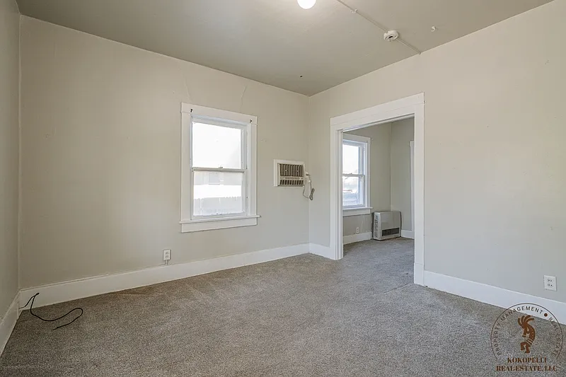 910 Rood Ave — Photo 2