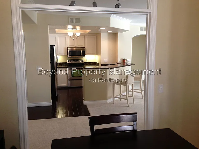9263 Regents Rd #B209 — Photo 10