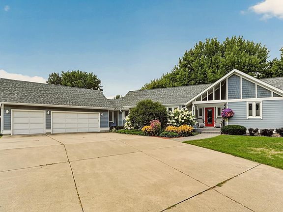 3rd image of 425 Lally Ct