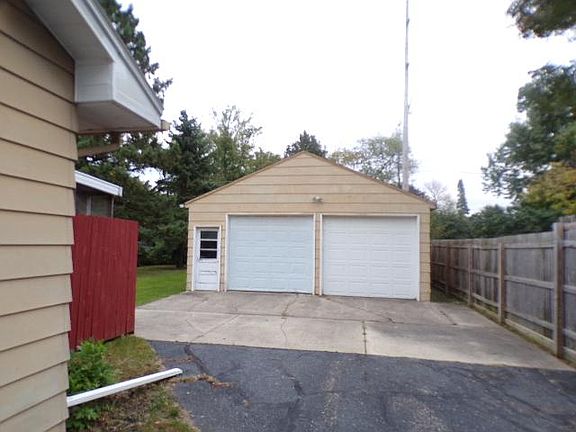 2nd image of 205 N Black Eagle Dr