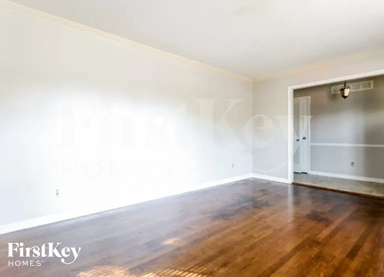 4560 Parkwood Rd — Photo 7