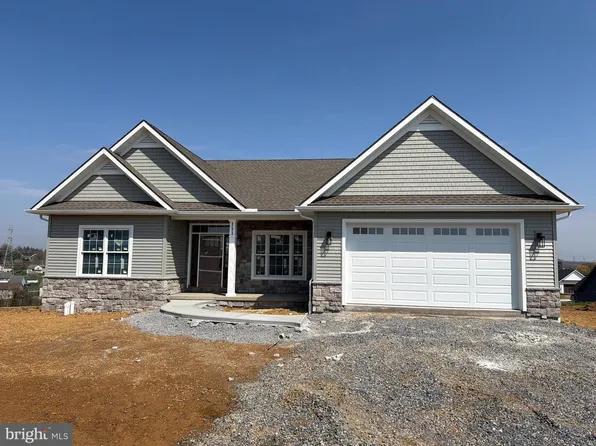 111 Starlight Ln, Lebanon, PA 17046