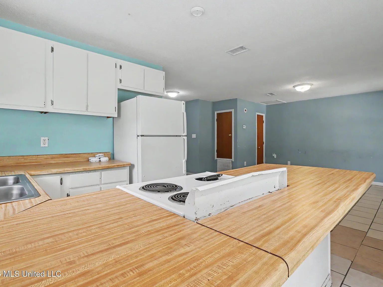 2 bed, 2.0 bath, 1908 sqft, $1,100 — Photo 4