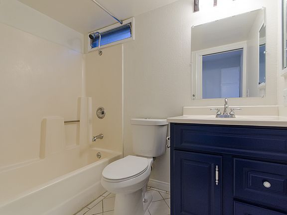 2nd image of 2251 Glendale Blvd #2251