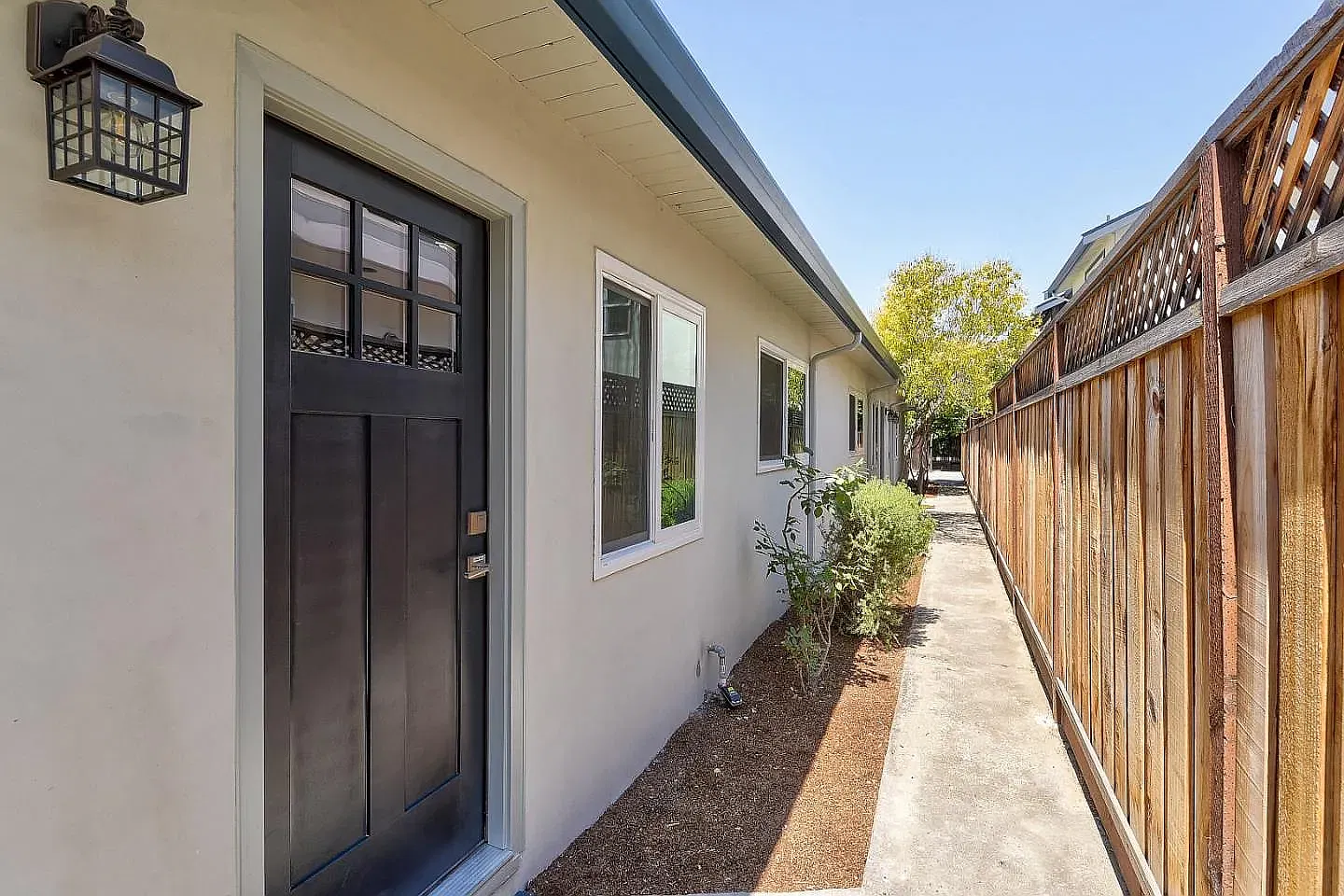 2 bed, 700 sqft, $3,395 — Photo 3