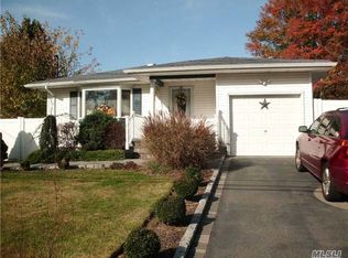 11 Liberty Ave, Selden, NY 11784