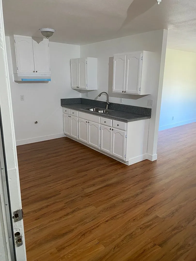 421 N Willowbrook Avenue — Photo 4