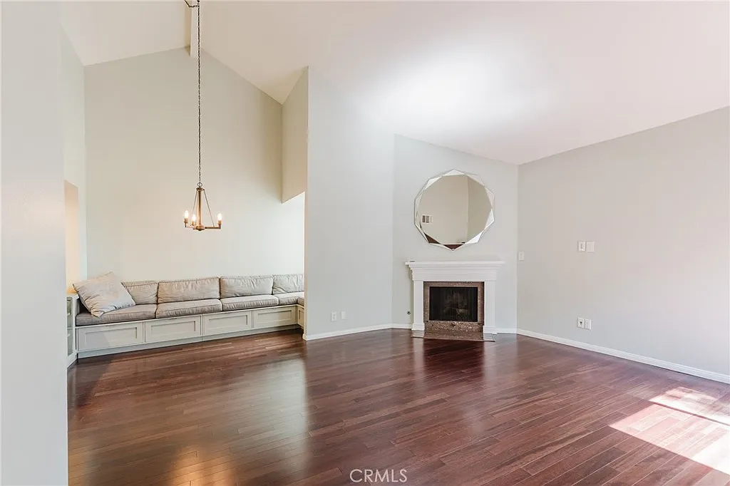 3 bed, 1298 sqft, $4,600 — Photo 4
