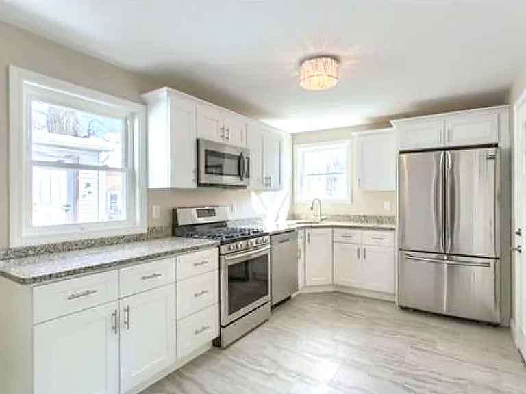 68 Williams Ave — Photo 2