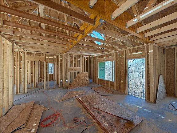 5th image of 18 Aberdeen Ln