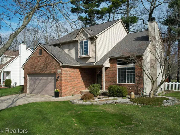 2874 Regency Dr, Orion, MI 48359