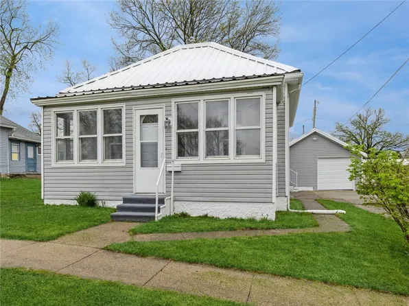 1125 Orchard Ave, Chariton, IA 50049