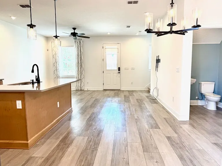 1825 Coastal Ct — Photo 11