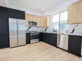 11730 Gilmore St #11732-3, North Hollywood, CA 91606