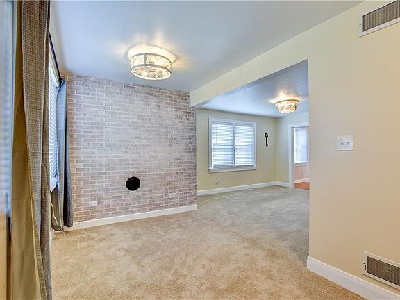 5th image of 449 Benthall Rd