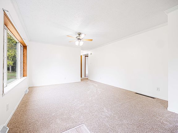 3rd image of 250 Silver St