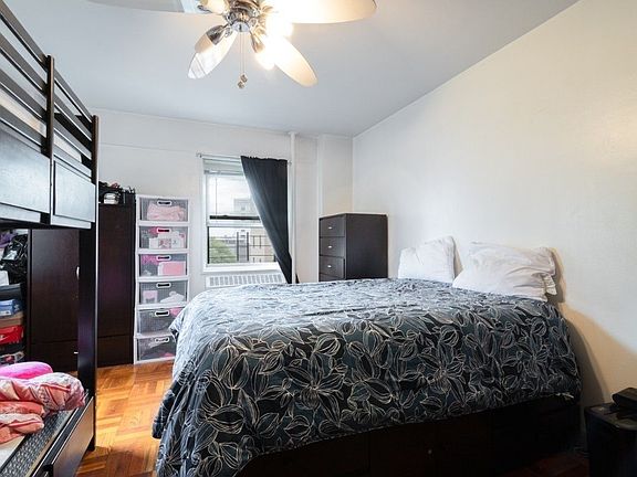 3rd image of 7 Fordham Hill Oval APT 10A