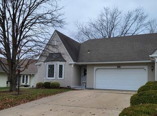 2728 Chipperfield Rd, Lawrence, KS 66047