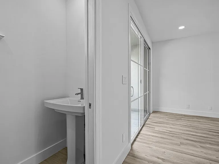 75 NW 4th Ave #75 — Photo 18