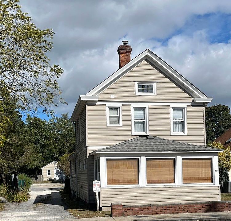 1st image of 824 W Main St