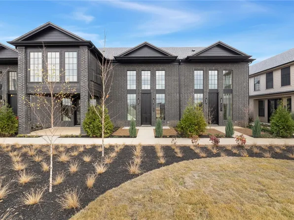 4615 S 47th St, Rogers, AR 72758