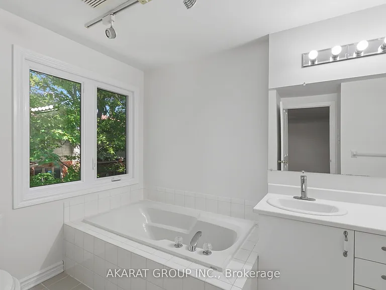 70 Sunnyside Dr #9 — Photo 28