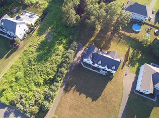 63 Topaz Ln, Trumbull, CT 06611