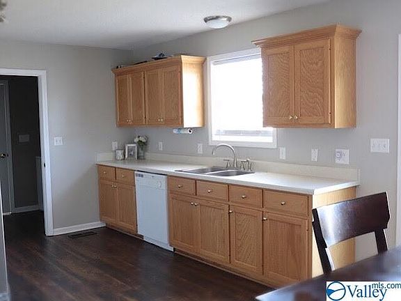 3rd image of 121 Walley Dr