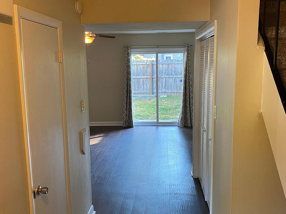 1st image of 4400 Dartmoor Ct