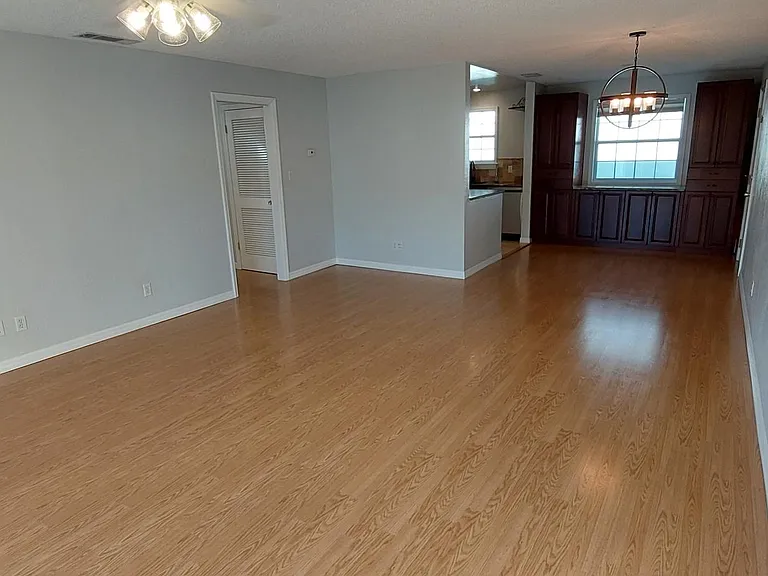 Main room from the viewpoint of the slider.