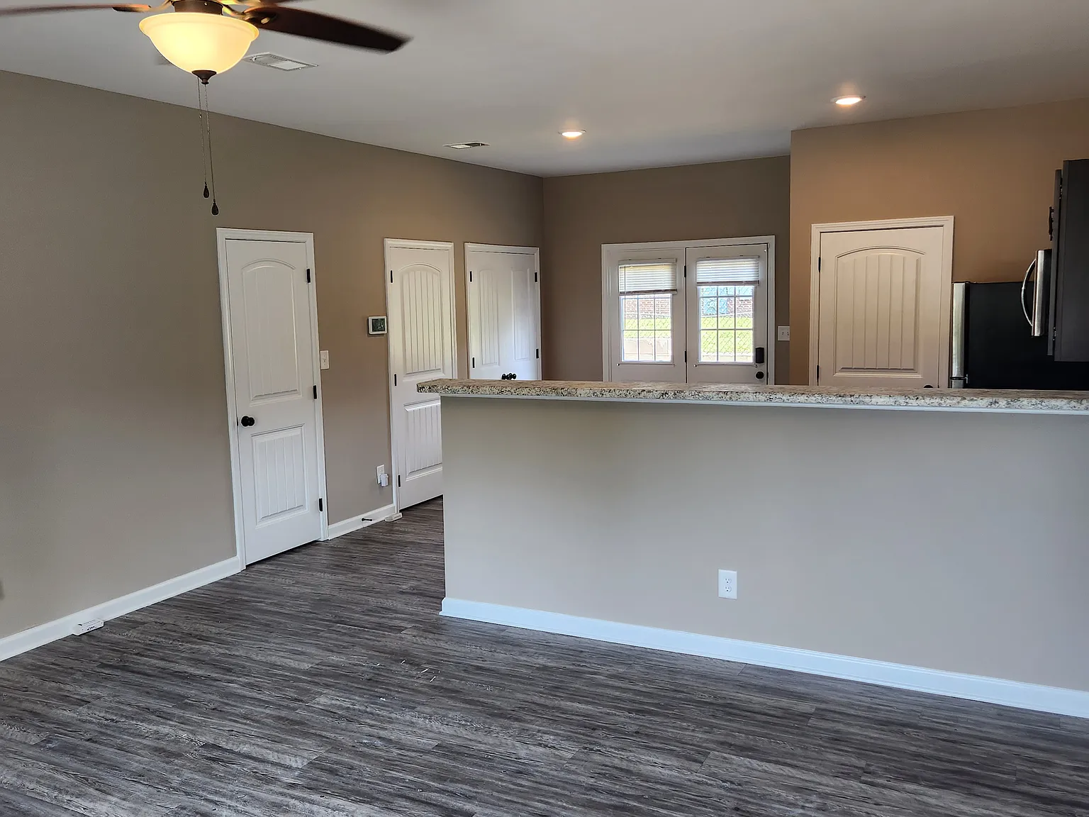 2 bed, 2.5 bath, 1400 sqft, $1,407 — Photo 3