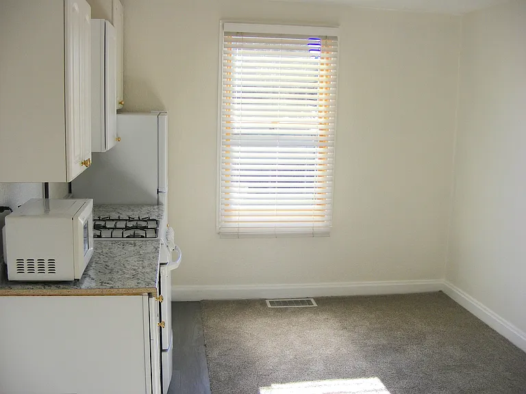 115 N Park St #8 — Photo 3