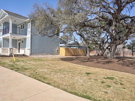 3rd image of 2028 Pecan Island Dr