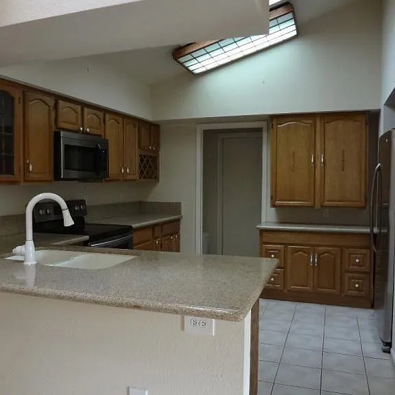 1912 S Hall — Photo 2