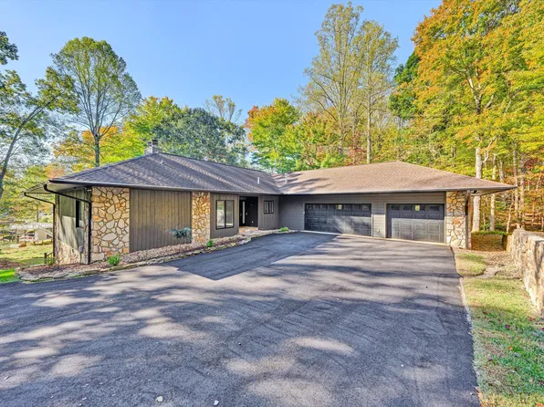 6 Low Country Dr, Penhook, VA 24137