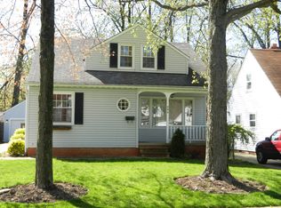 994 Glenside Rd, Cleveland, OH 44121
