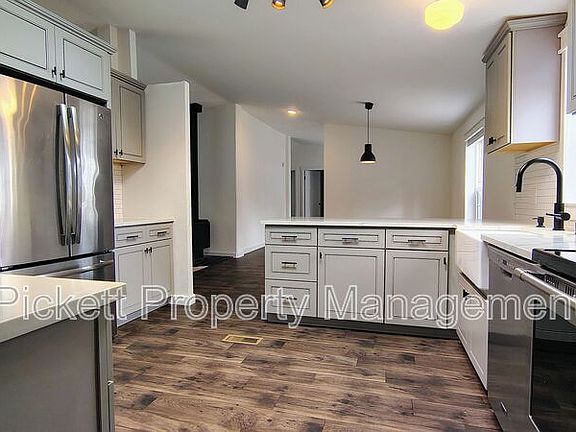 2nd image of 11438 SE Regatta View Ln