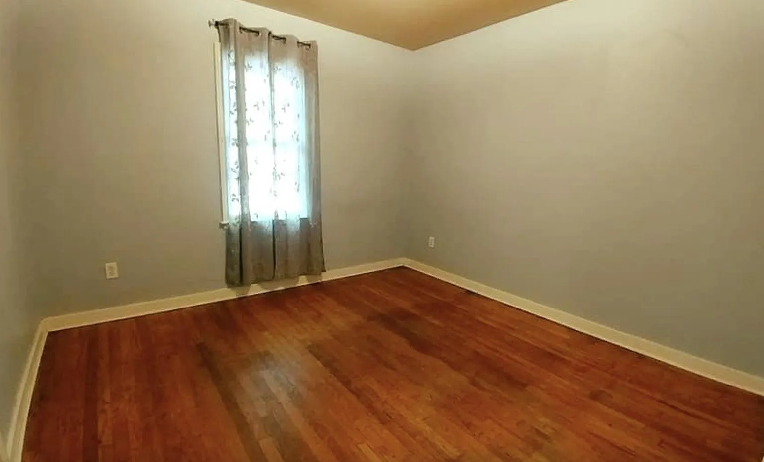 4 bed, 1812 sqft, $2,400 — Photo 3