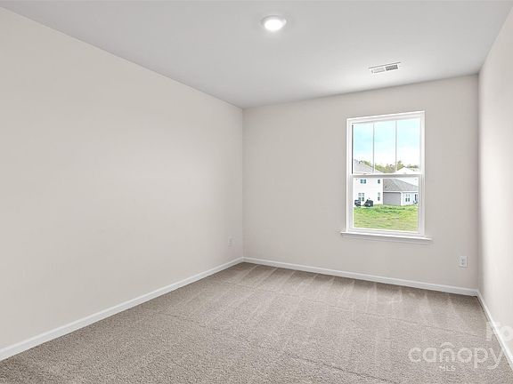 5th image of 73 Laurel Cir