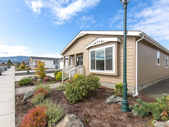 3rd image of 883 N Rock Rose Avenue